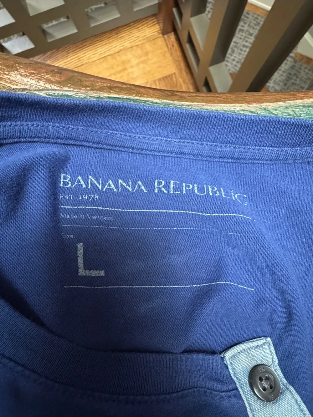 Banana Republic Men’s Blue Henley Pocket T-Shirt Size Large